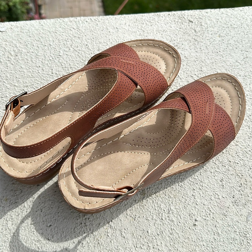 Brown  sandal 40 NWOT